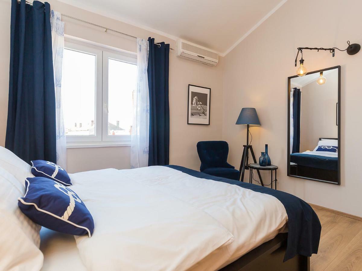 New City Center Design Apartment Пореч Екстериор снимка