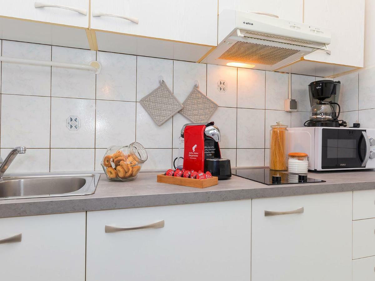 New City Center Design Apartment Пореч Екстериор снимка