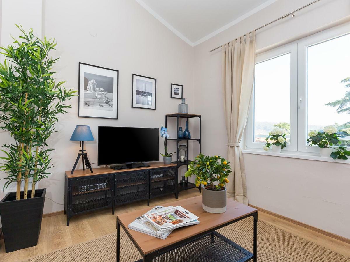 New City Center Design Apartment Пореч Екстериор снимка